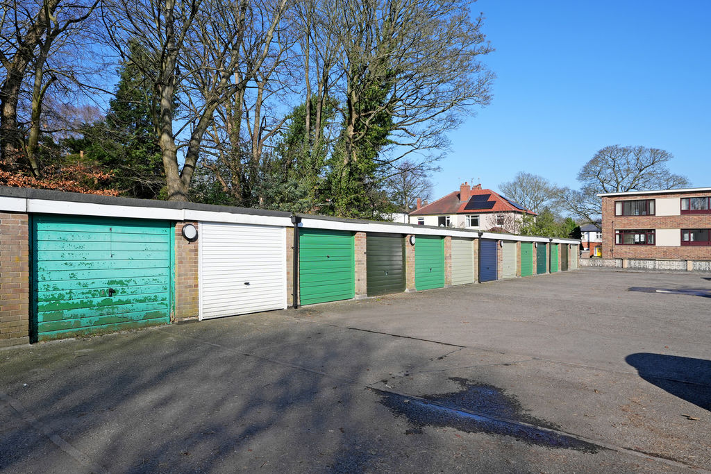 Hill Turrets Close